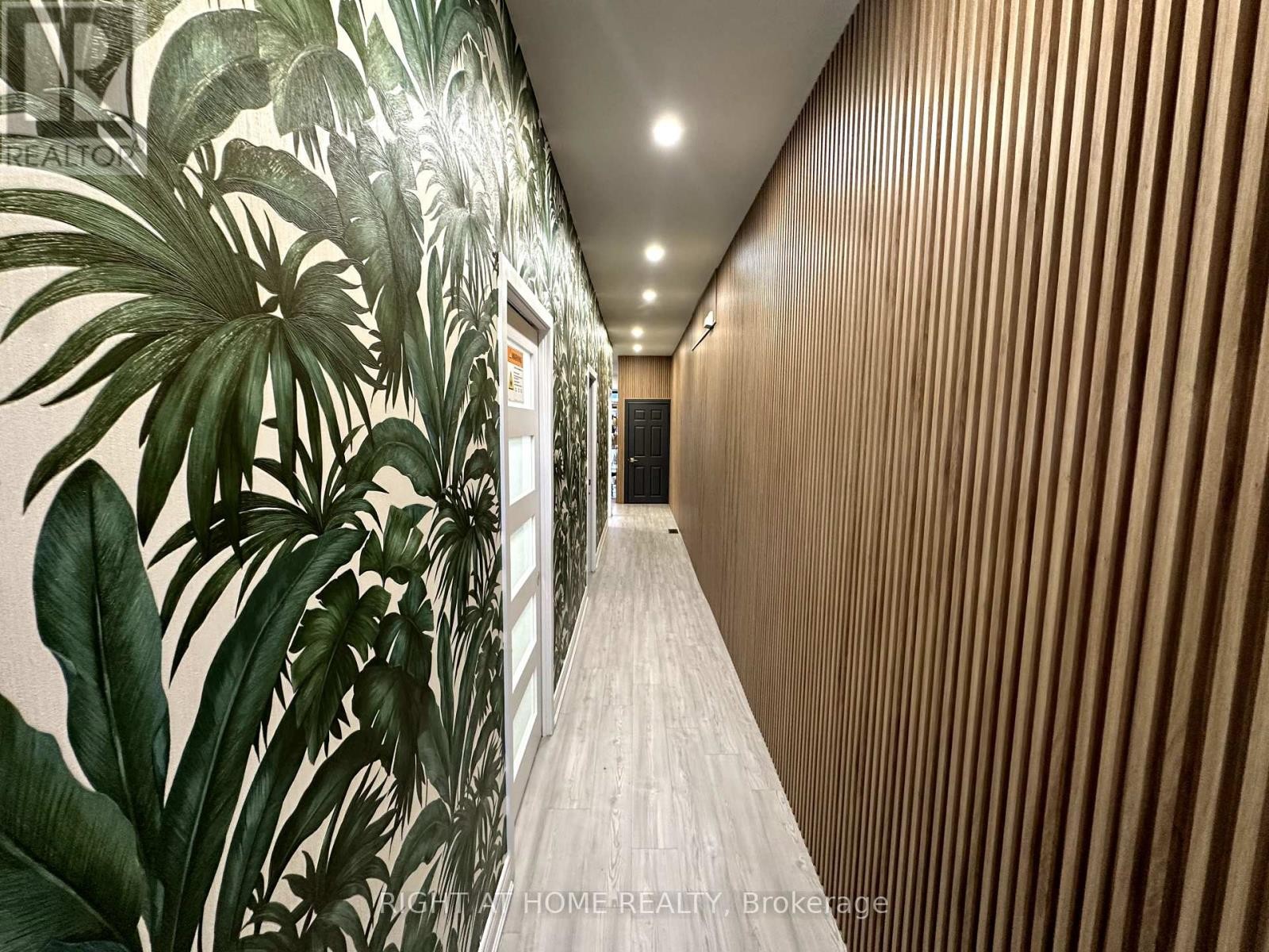 












ROOM 1 - 1639 EGLINTON AVENUE W

,
Toronto (Oakwood Village),




Ontario
M6E2H1

