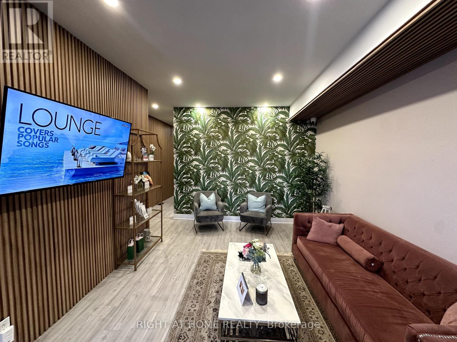 












ROOM 1 - 1639 EGLINTON AVENUE W

,
Toronto (Oakwood Village),




Ontario
M6E2H1

