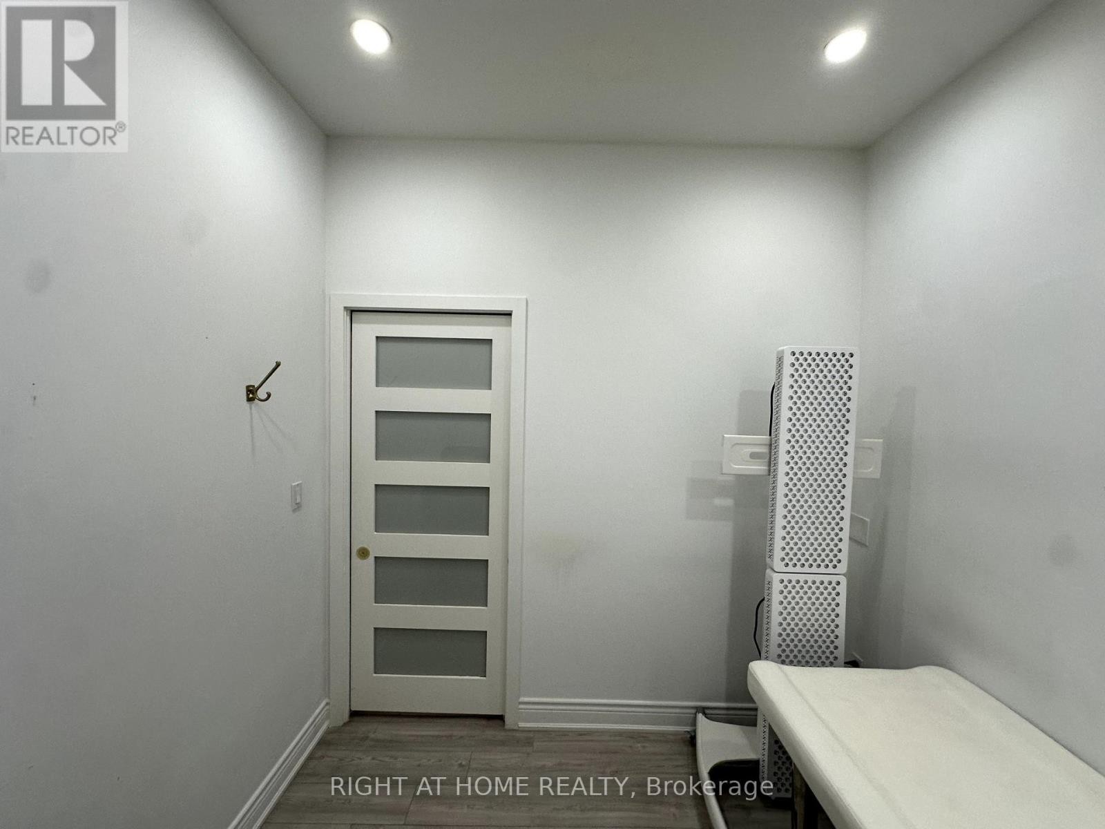 












ROOM 1 - 1639 EGLINTON AVENUE W

,
Toronto (Oakwood Village),




Ontario
M6E2H1

