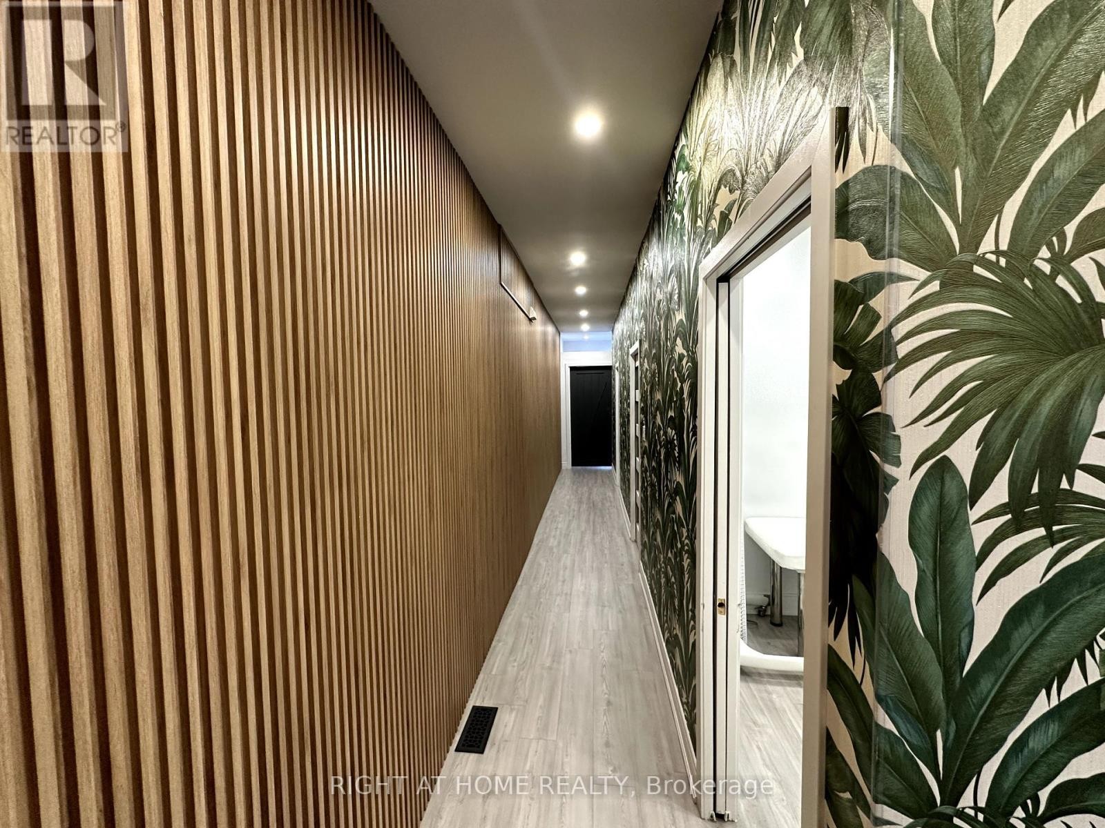 












ROOM 2 - 1639 EGLINTON AVENUE W

,
Toronto (Oakwood Village),




Ontario
M6E2H1

