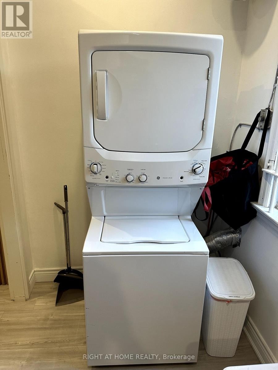 












ROOM 2 - 1639 EGLINTON AVENUE W

,
Toronto (Oakwood Village),




Ontario
M6E2H1

