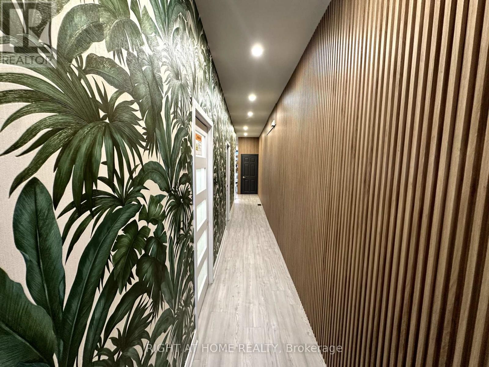 












ROOM 2 - 1639 EGLINTON AVENUE W

,
Toronto (Oakwood Village),




Ontario
M6E2H1

