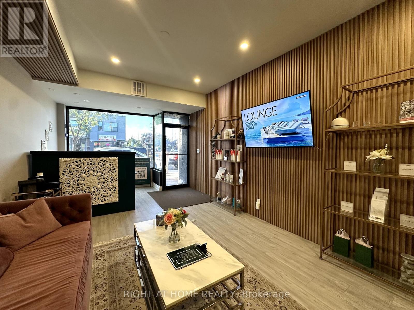 












ROOM 2 - 1639 EGLINTON AVENUE W

,
Toronto (Oakwood Village),




Ontario
M6E2H1

