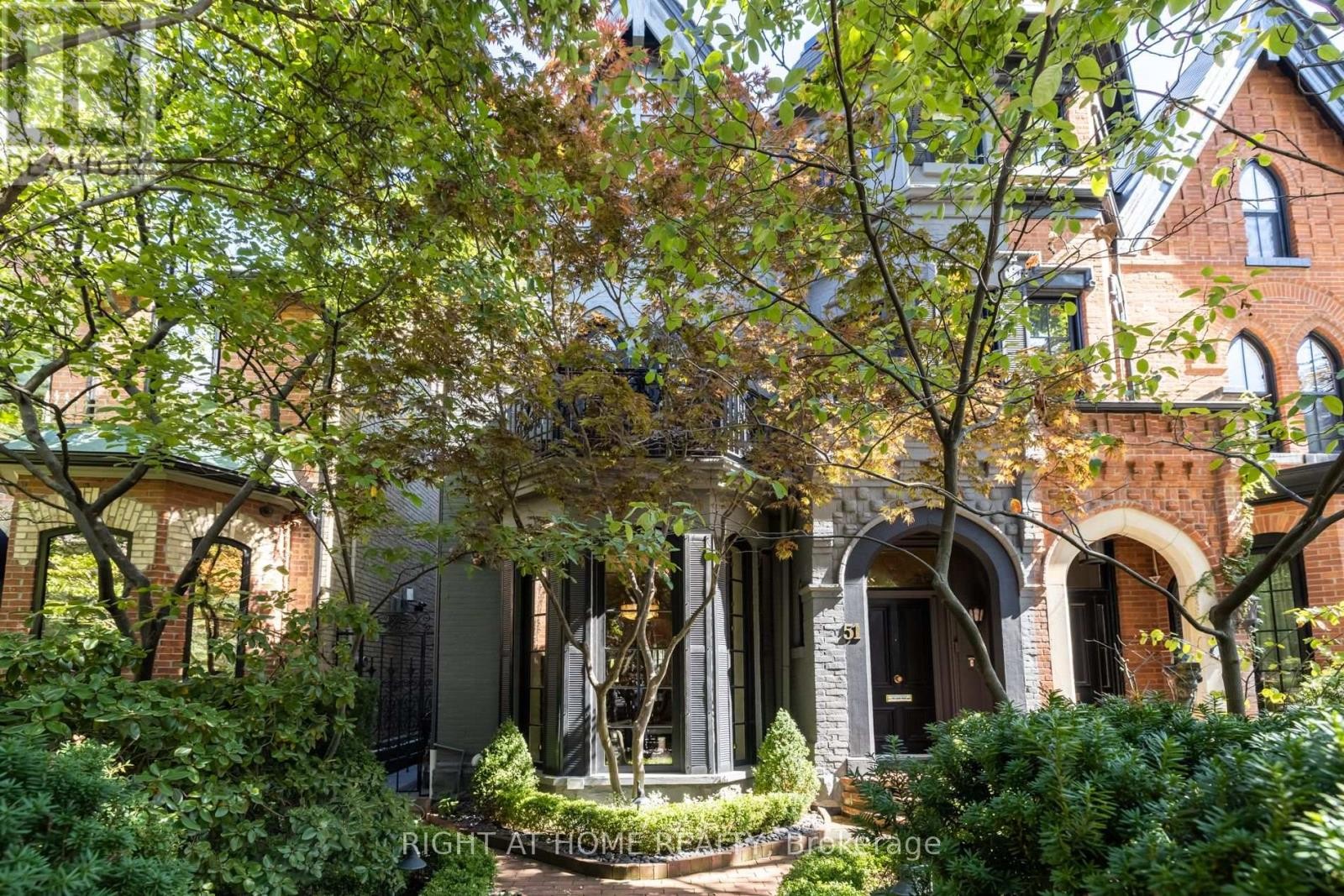 












51 HAZELTON AVENUE

,
Toronto (Annex),




Ontario
M5R2E3

