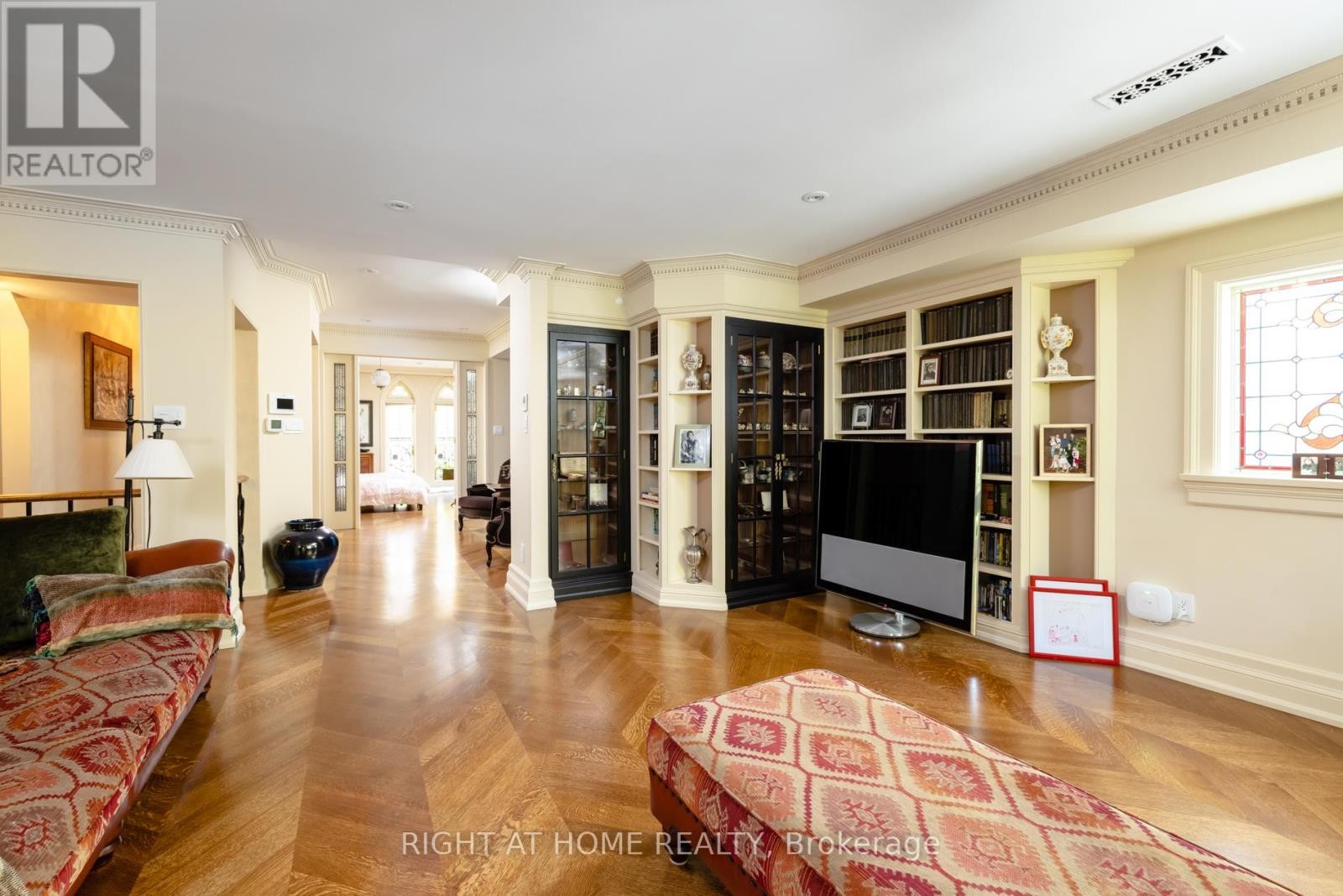 












51 HAZELTON AVENUE

,
Toronto (Annex),




Ontario
M5R2E3

