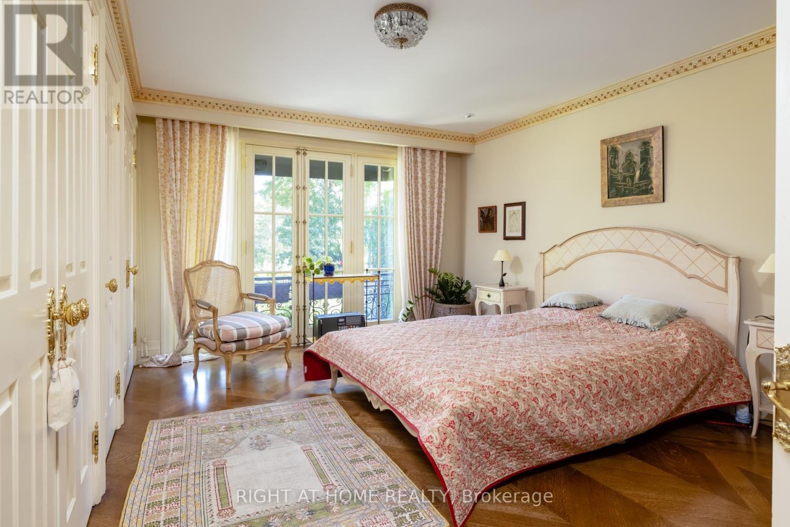 












51 HAZELTON AVENUE

,
Toronto (Annex),




Ontario
M5R2E3

