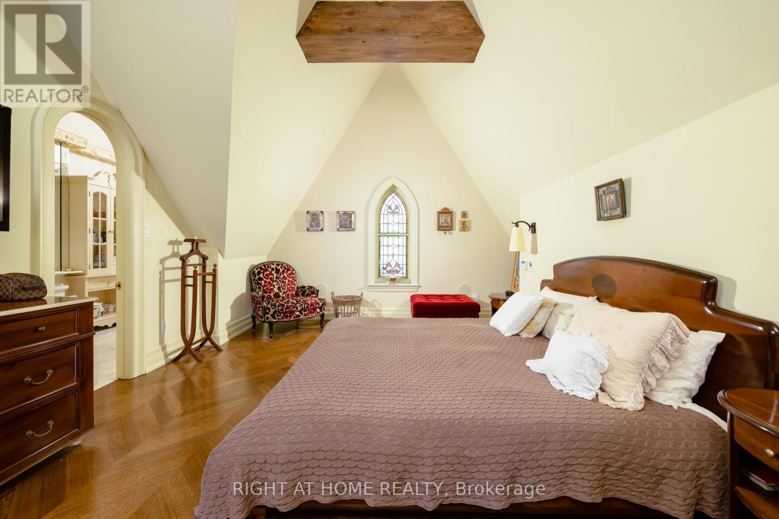 












51 HAZELTON AVENUE

,
Toronto (Annex),




Ontario
M5R2E3

