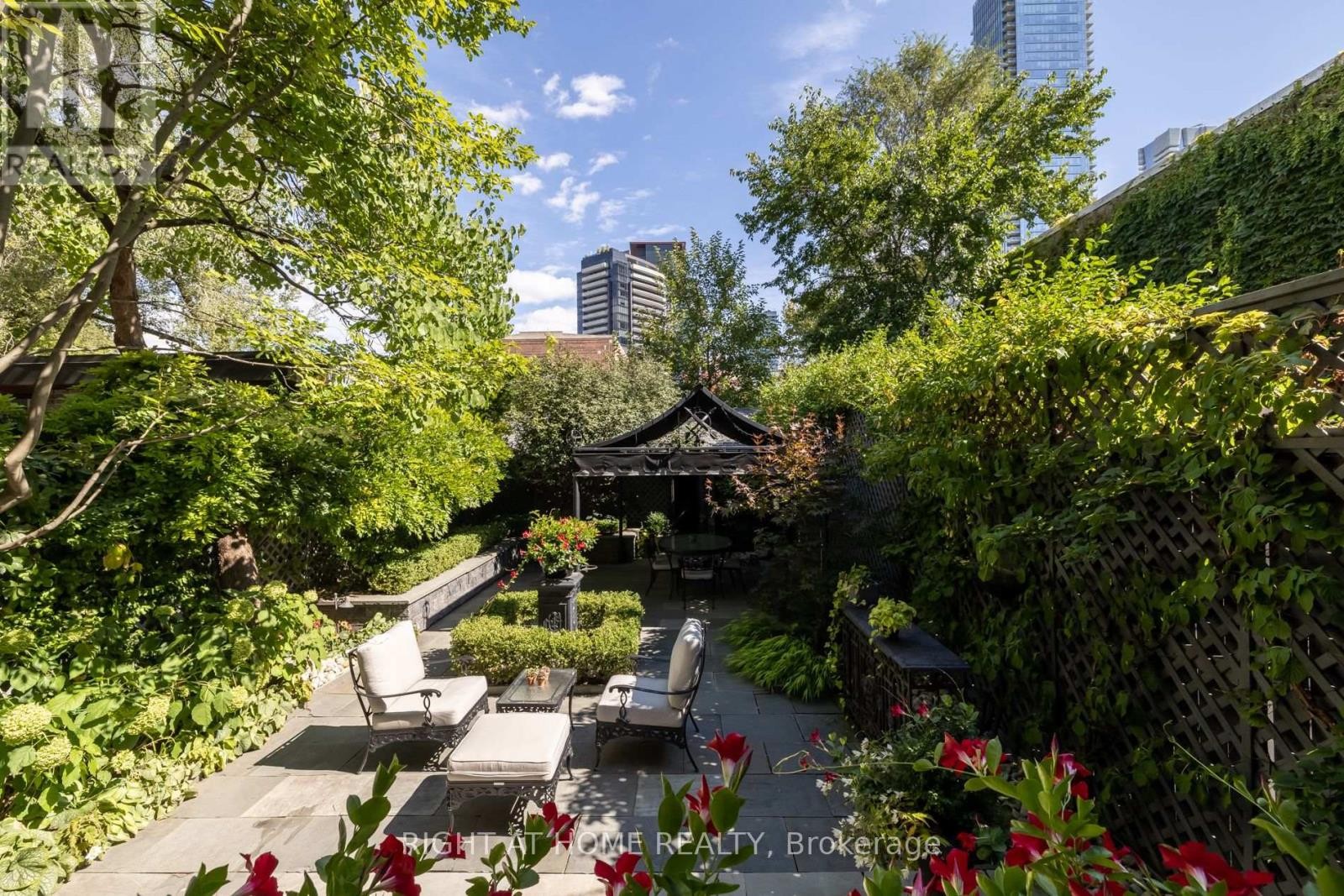 












51 HAZELTON AVENUE

,
Toronto (Annex),




Ontario
M5R2E3

