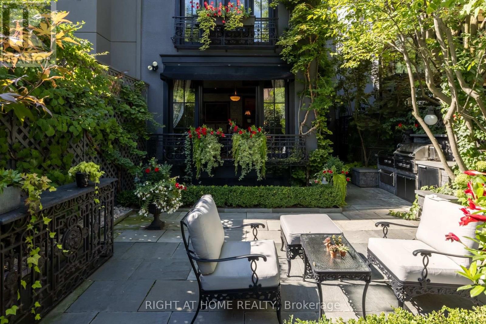 












51 HAZELTON AVENUE

,
Toronto (Annex),




Ontario
M5R2E3

