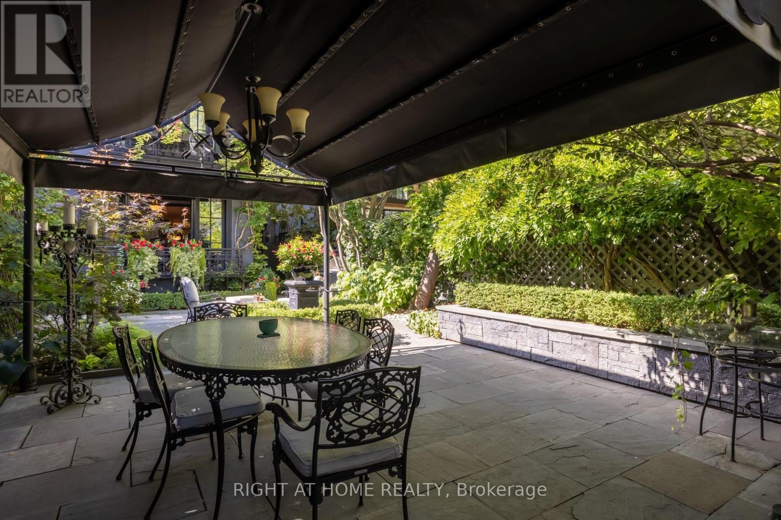 












51 HAZELTON AVENUE

,
Toronto (Annex),




Ontario
M5R2E3

