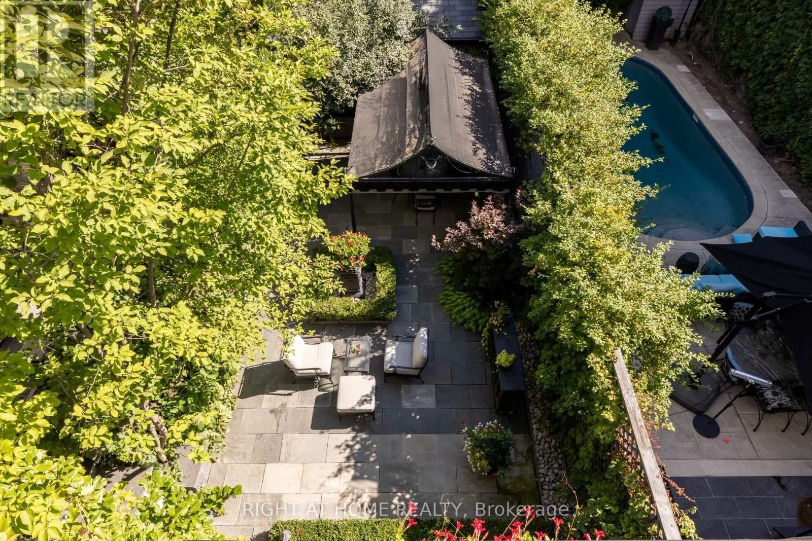 












51 HAZELTON AVENUE

,
Toronto (Annex),




Ontario
M5R2E3

