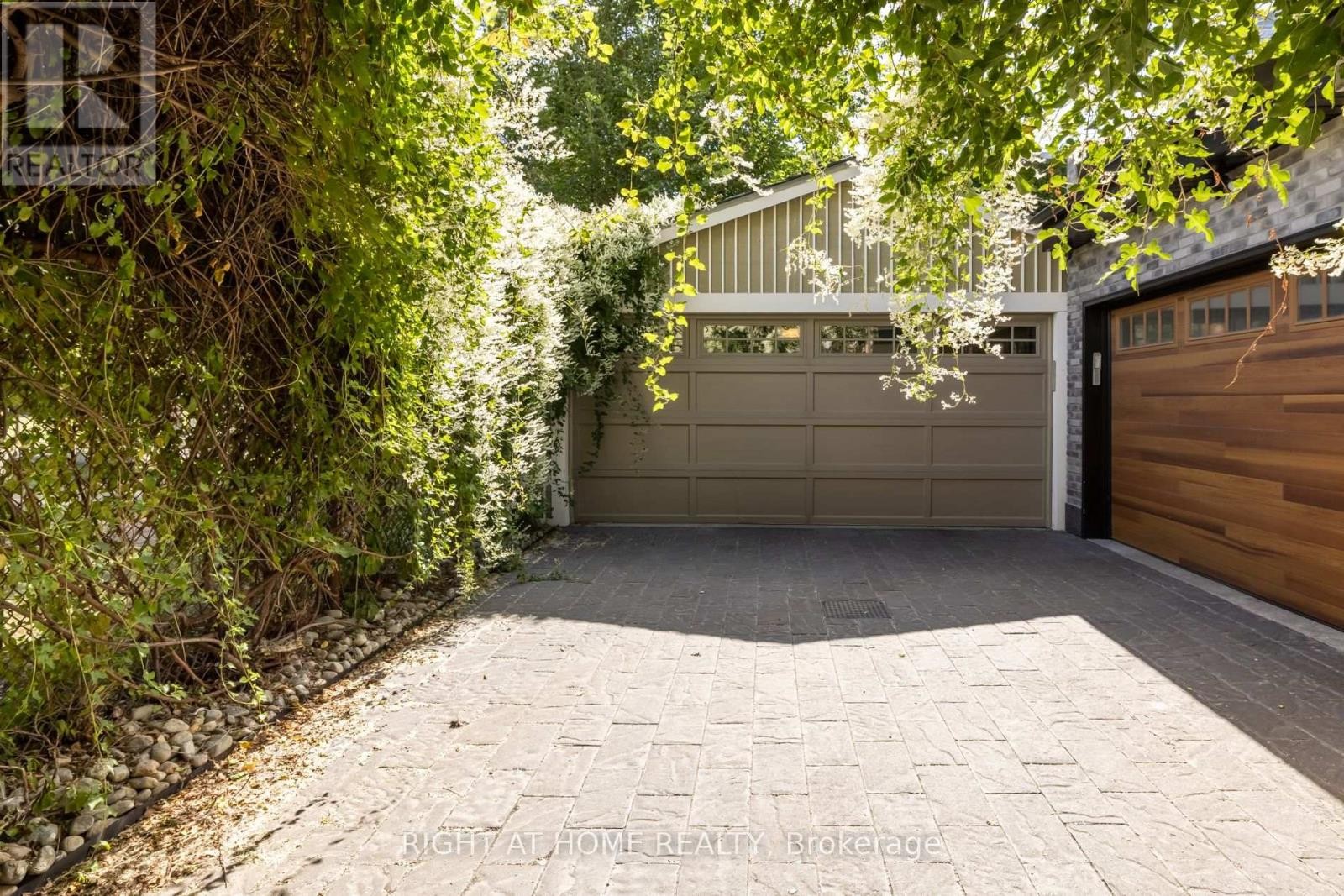 












51 HAZELTON AVENUE

,
Toronto (Annex),




Ontario
M5R2E3

