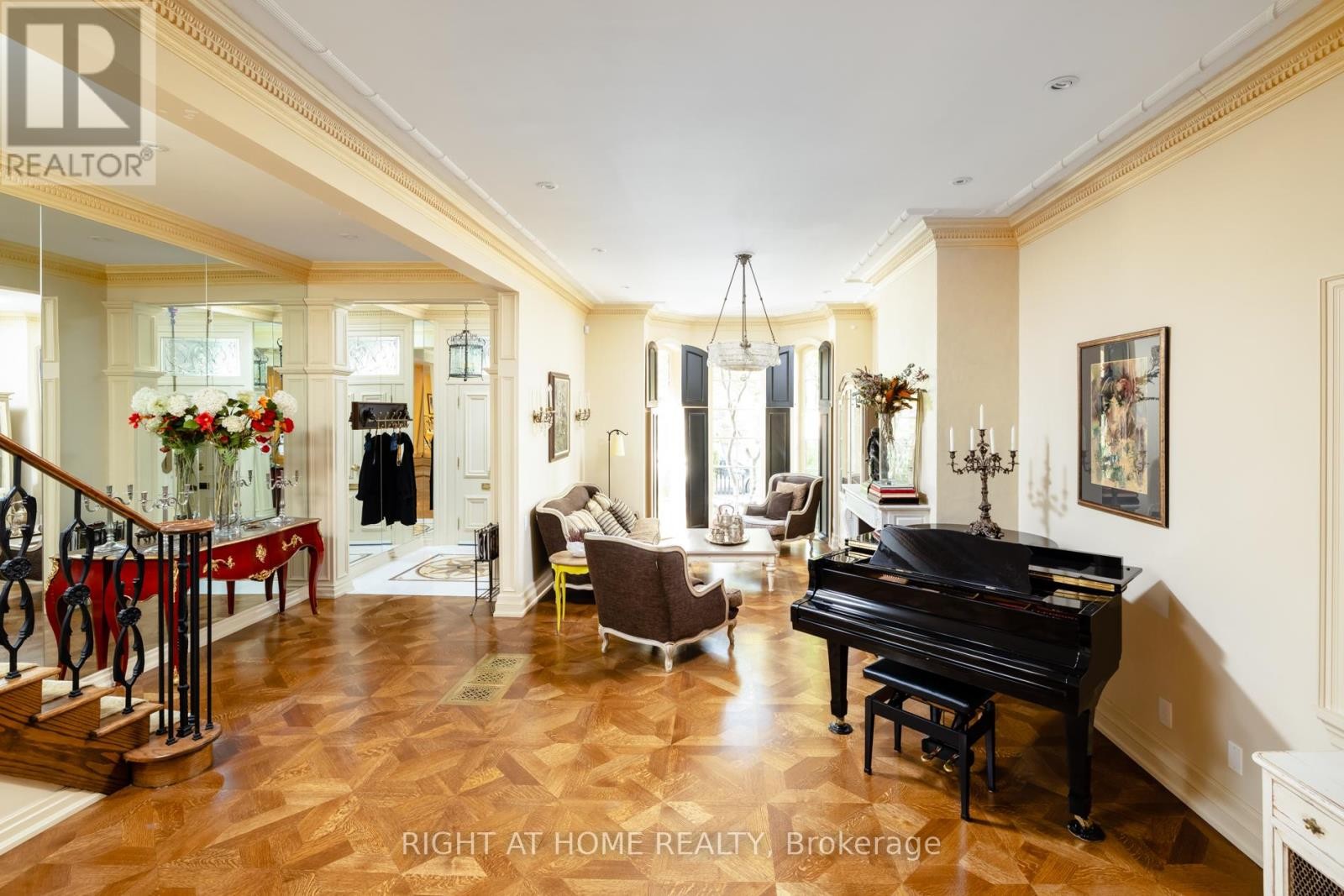 












51 HAZELTON AVENUE

,
Toronto (Annex),




Ontario
M5R2E3

