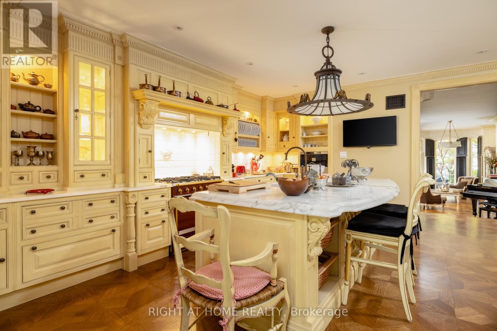 












51 HAZELTON AVENUE

,
Toronto (Annex),




Ontario
M5R2E3

