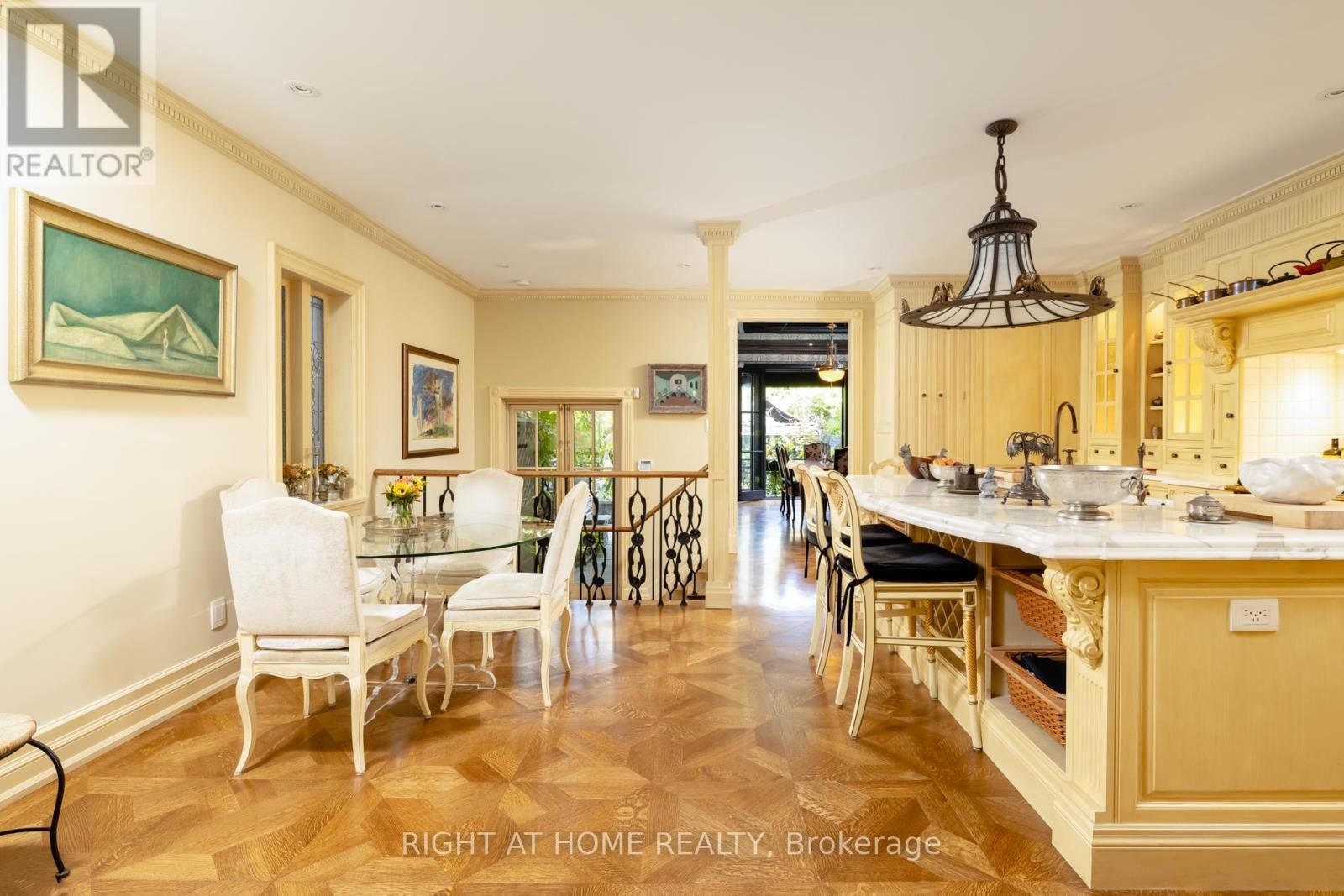 












51 HAZELTON AVENUE

,
Toronto (Annex),




Ontario
M5R2E3

