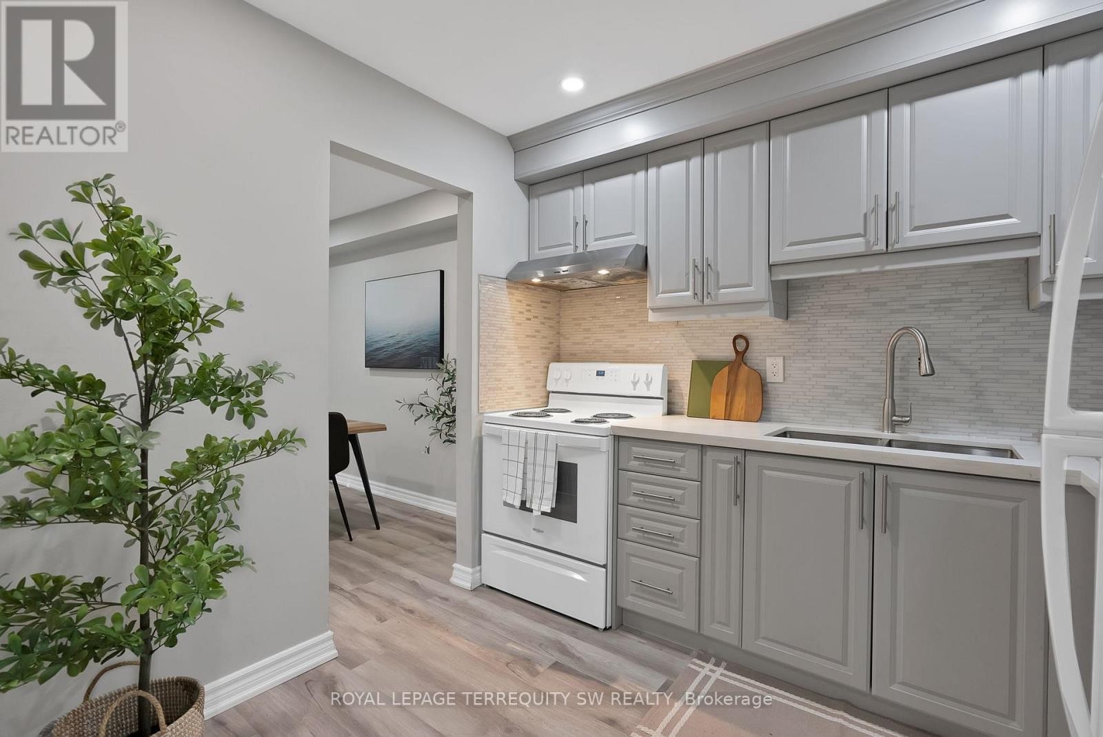 












158 WOODY VINE WAY

,
Toronto (Bayview Village),




Ontario
M2J4H6

