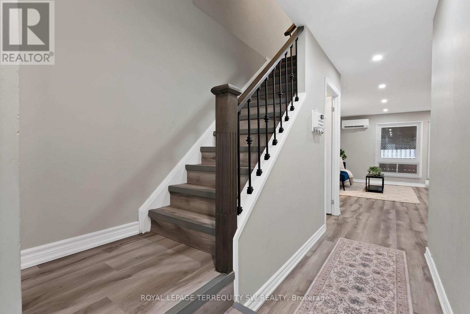 












158 WOODY VINE WAY

,
Toronto (Bayview Village),




Ontario
M2J4H6

