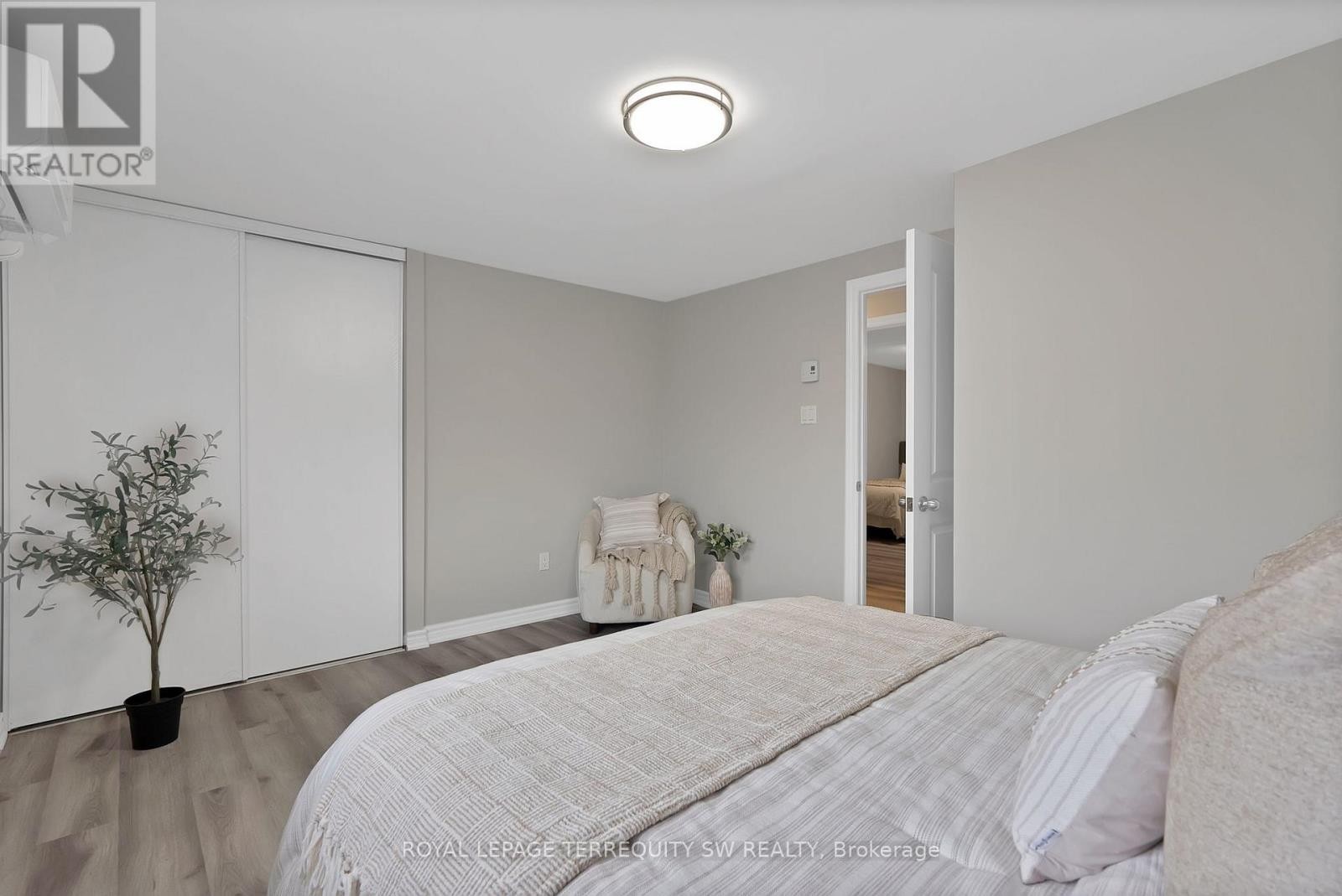 












158 WOODY VINE WAY

,
Toronto (Bayview Village),




Ontario
M2J4H6

