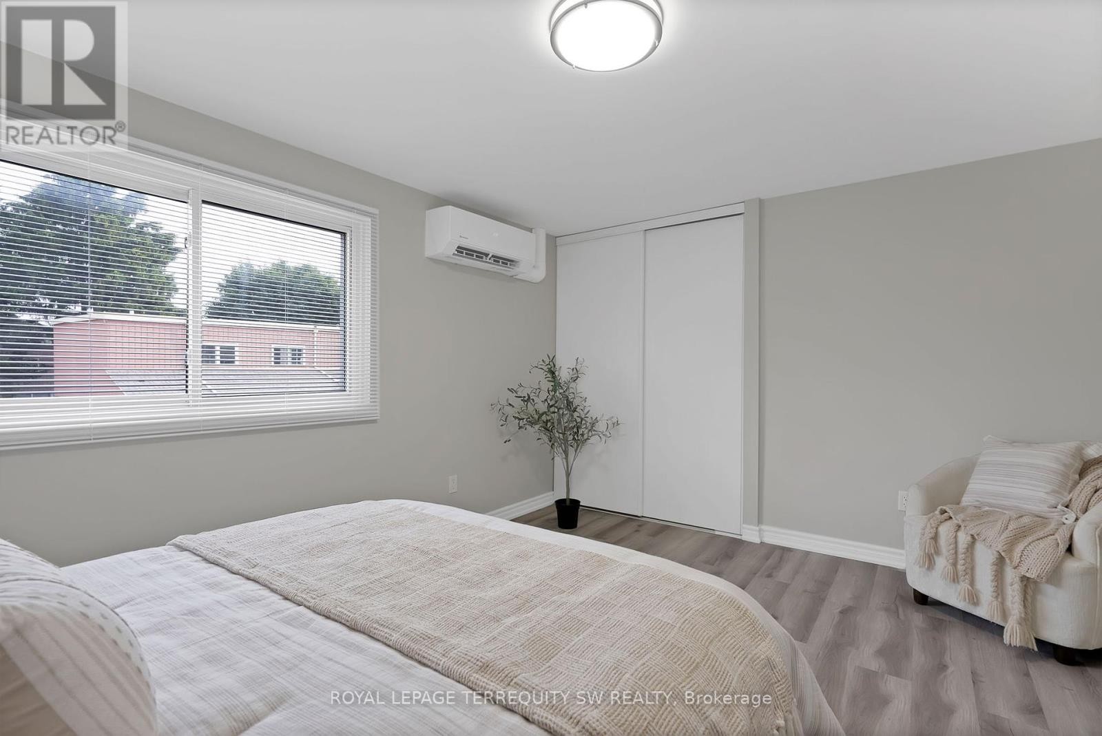 












158 WOODY VINE WAY

,
Toronto (Bayview Village),




Ontario
M2J4H6

