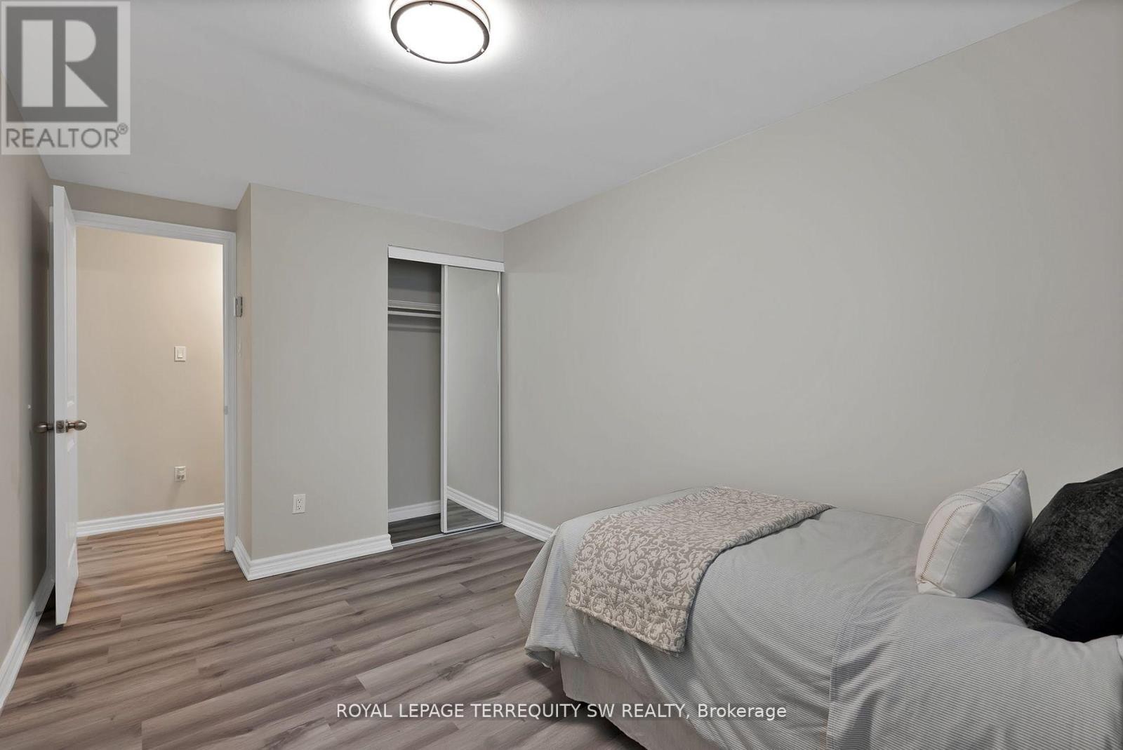 












158 WOODY VINE WAY

,
Toronto (Bayview Village),




Ontario
M2J4H6

