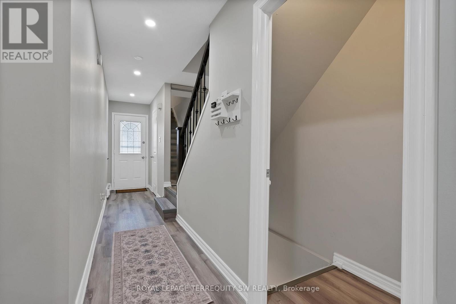 












158 WOODY VINE WAY

,
Toronto (Bayview Village),




Ontario
M2J4H6

