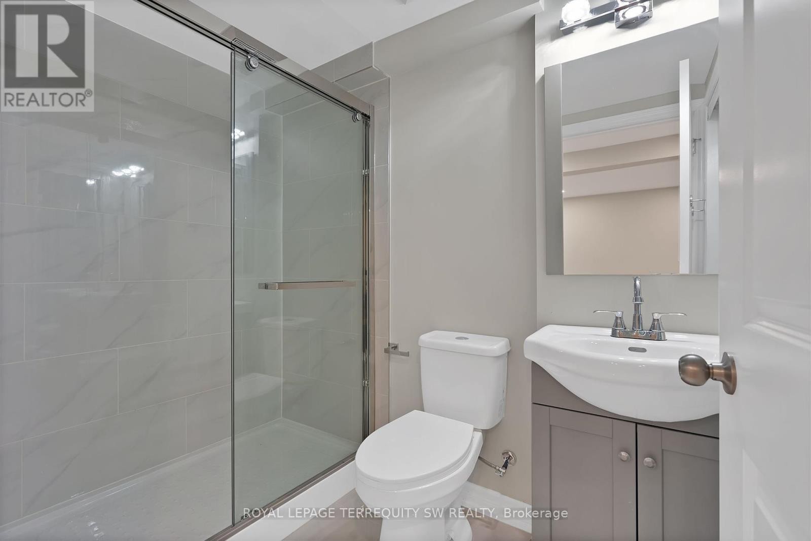 












158 WOODY VINE WAY

,
Toronto (Bayview Village),




Ontario
M2J4H6


