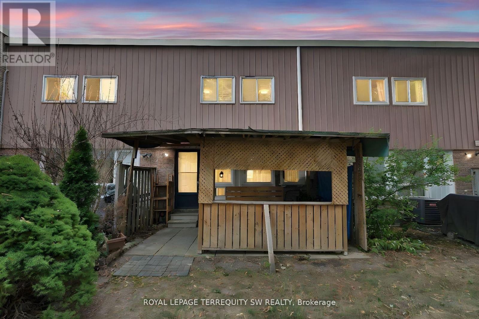 












158 WOODY VINE WAY

,
Toronto (Bayview Village),




Ontario
M2J4H6

