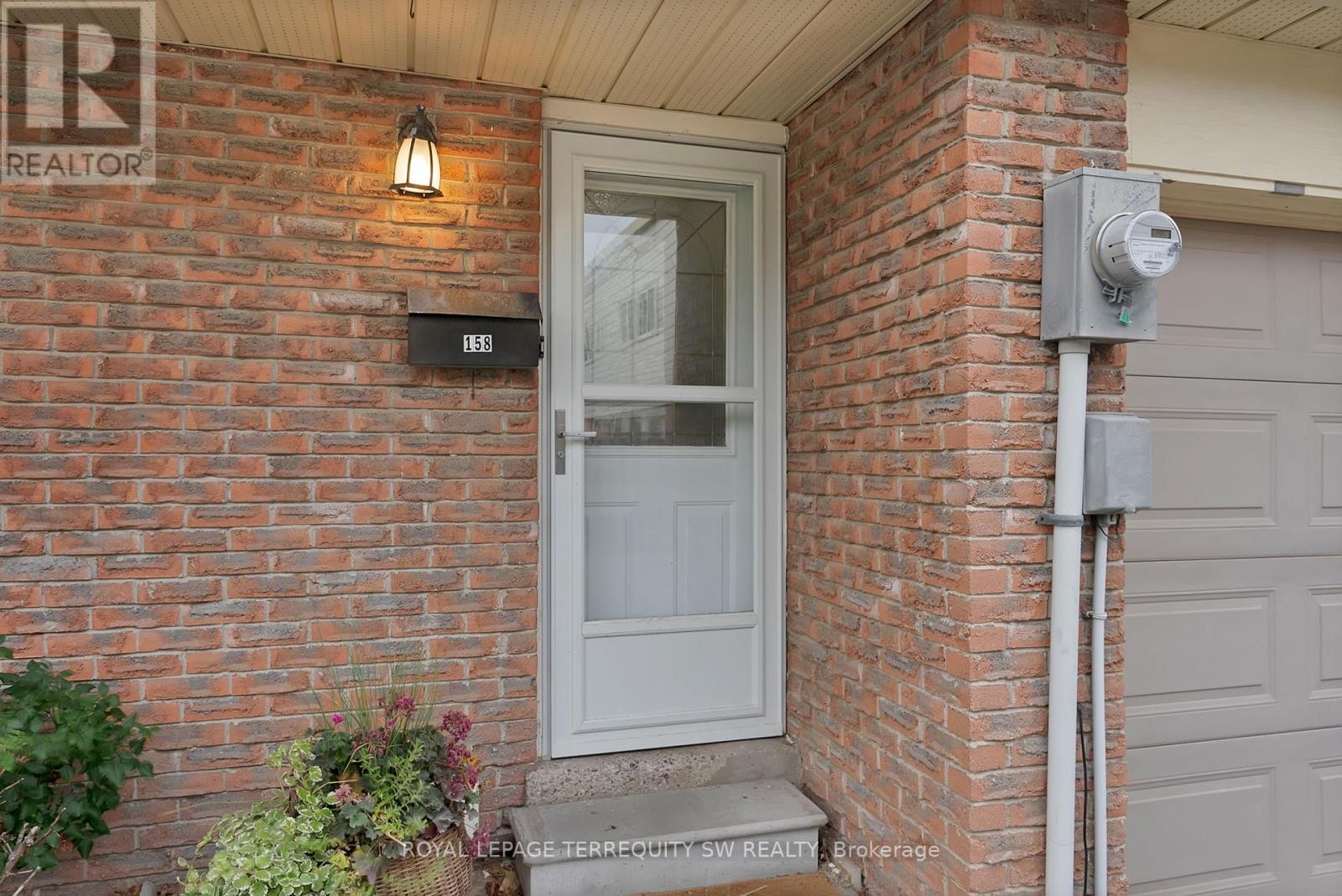 












158 WOODY VINE WAY

,
Toronto (Bayview Village),




Ontario
M2J4H6

