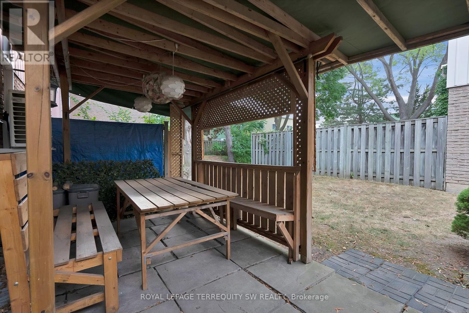 












158 WOODY VINE WAY

,
Toronto (Bayview Village),




Ontario
M2J4H6

