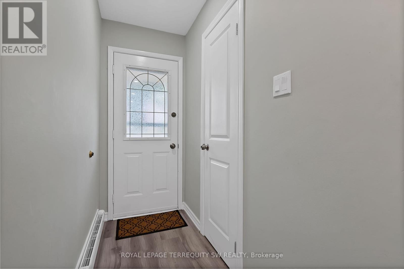 












158 WOODY VINE WAY

,
Toronto (Bayview Village),




Ontario
M2J4H6

