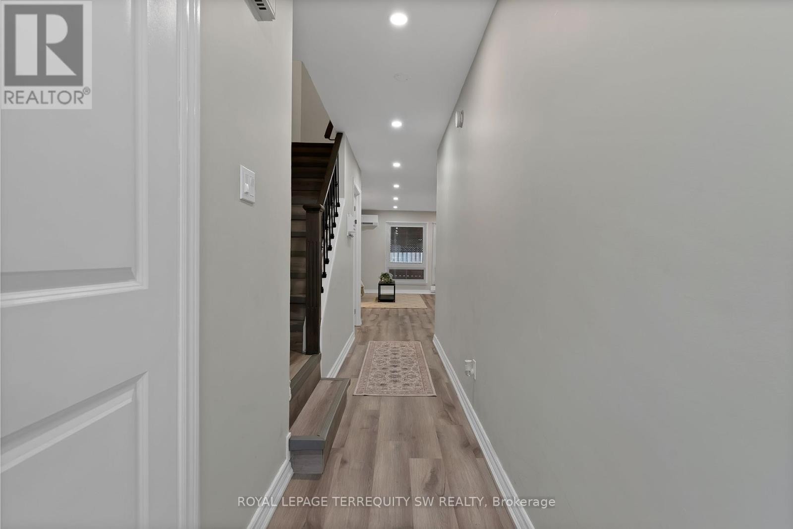 












158 WOODY VINE WAY

,
Toronto (Bayview Village),




Ontario
M2J4H6

