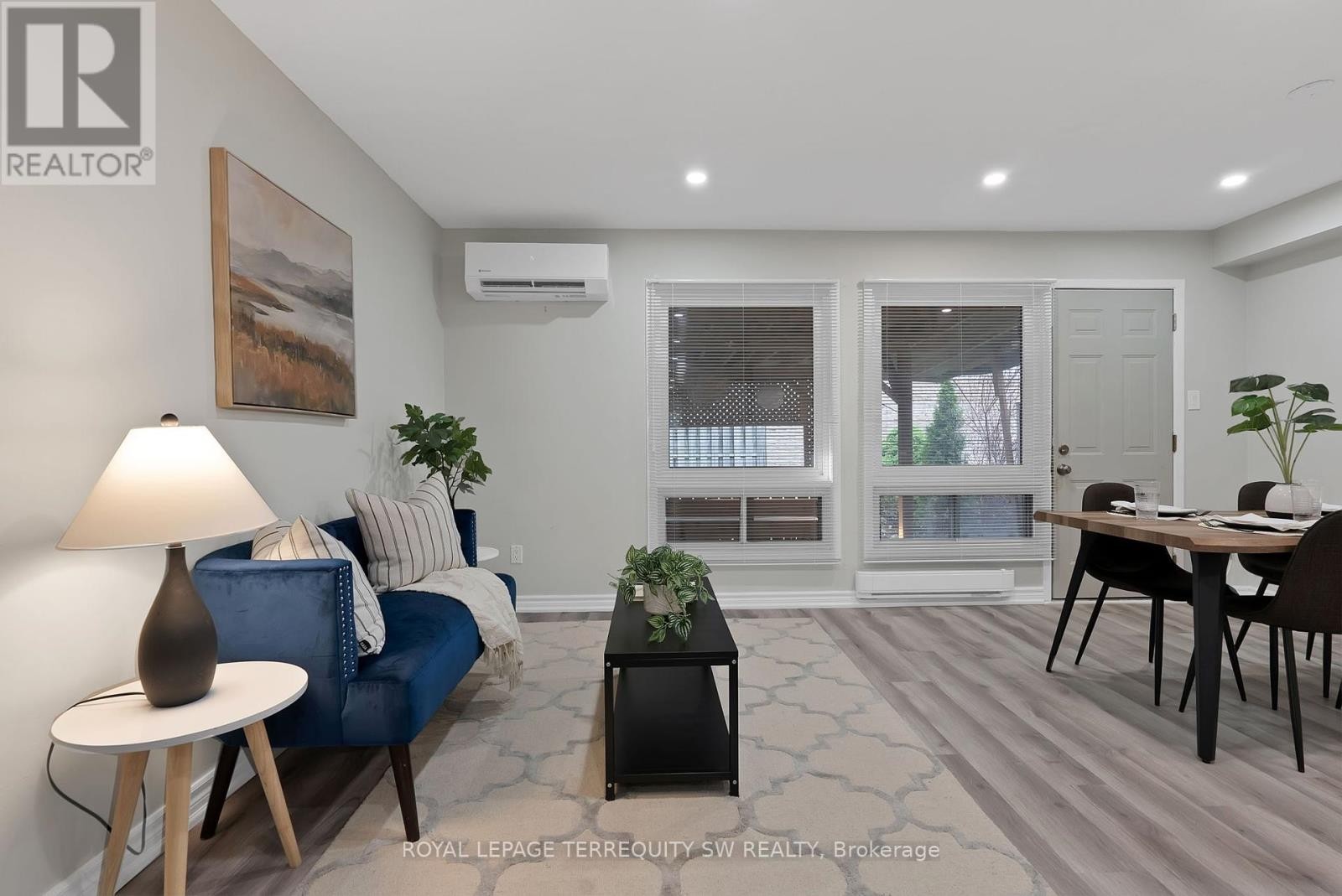 












158 WOODY VINE WAY

,
Toronto (Bayview Village),




Ontario
M2J4H6

