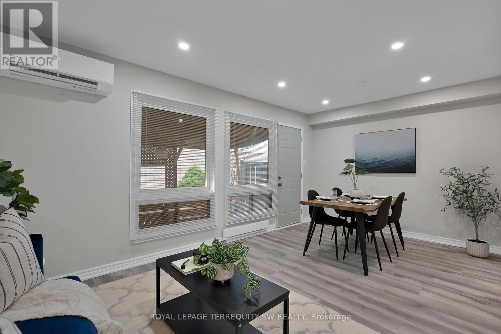 












158 WOODY VINE WAY

,
Toronto (Bayview Village),




Ontario
M2J4H6

