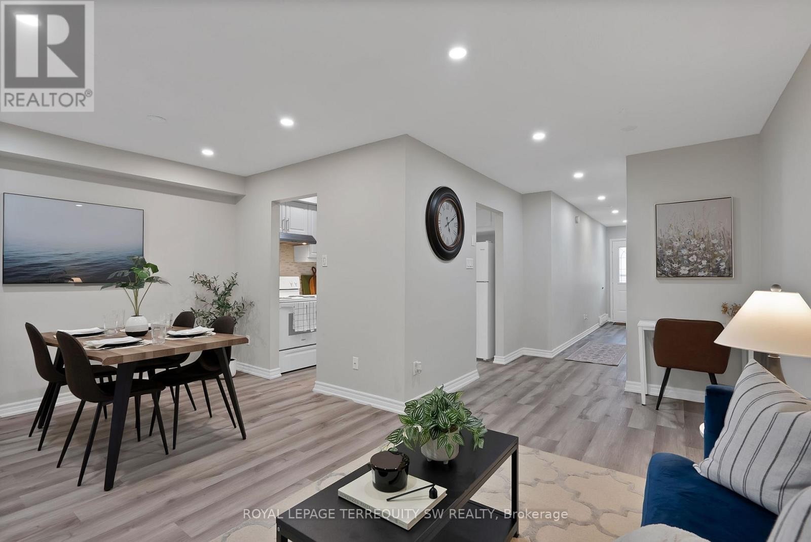












158 WOODY VINE WAY

,
Toronto (Bayview Village),




Ontario
M2J4H6

