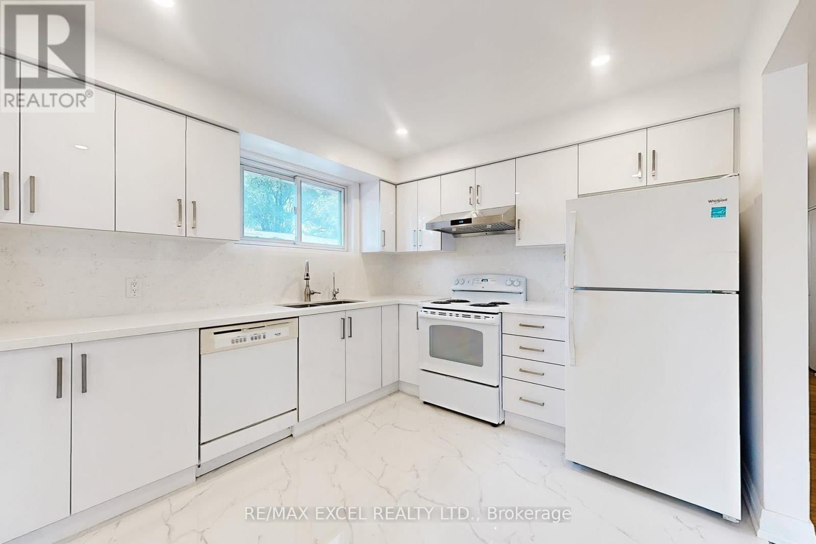 












195 ROYWOOD DRIVE

,
Toronto (Parkwoods-Donalda),




Ontario
M3A2E5

