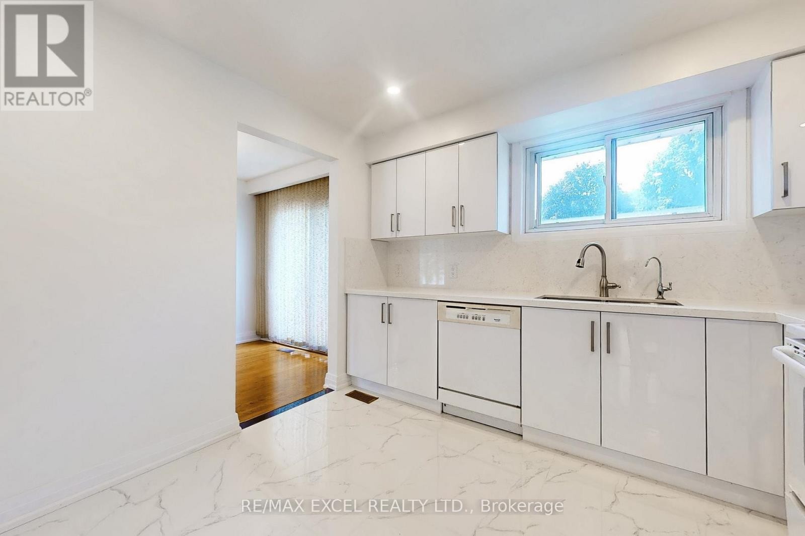 












195 ROYWOOD DRIVE

,
Toronto (Parkwoods-Donalda),




Ontario
M3A2E5

