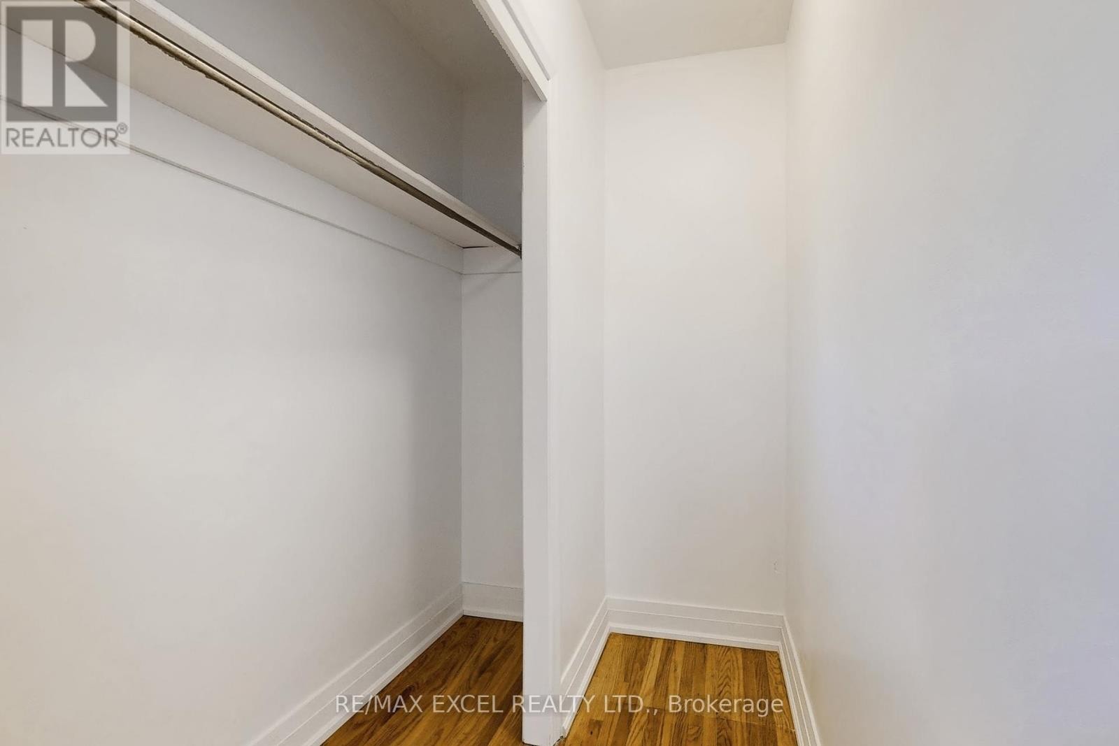 












195 ROYWOOD DRIVE

,
Toronto (Parkwoods-Donalda),




Ontario
M3A2E5


