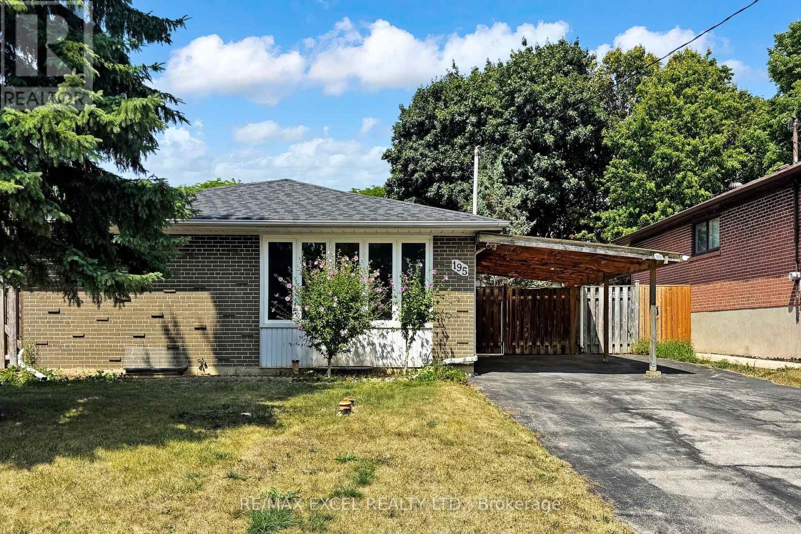 












195 ROYWOOD DRIVE

,
Toronto (Parkwoods-Donalda),




Ontario
M3A2E5


