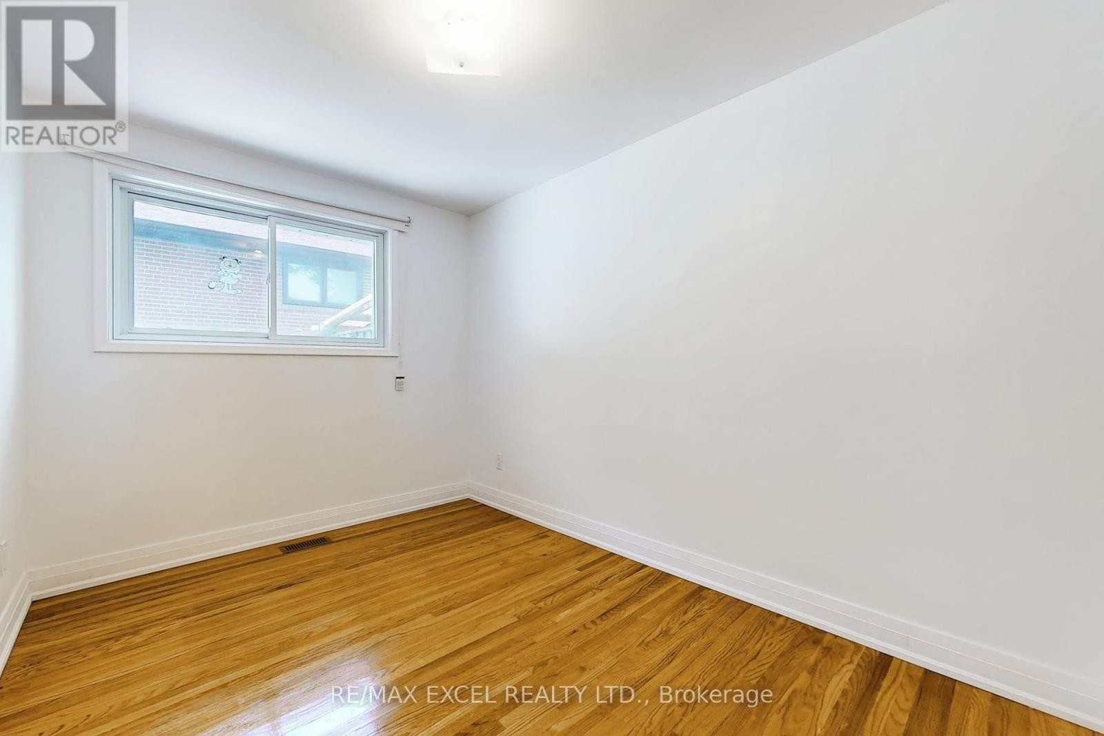 












195 ROYWOOD DRIVE

,
Toronto (Parkwoods-Donalda),




Ontario
M3A2E5

