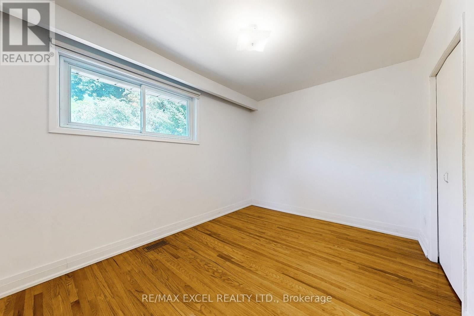 












195 ROYWOOD DRIVE

,
Toronto (Parkwoods-Donalda),




Ontario
M3A2E5

