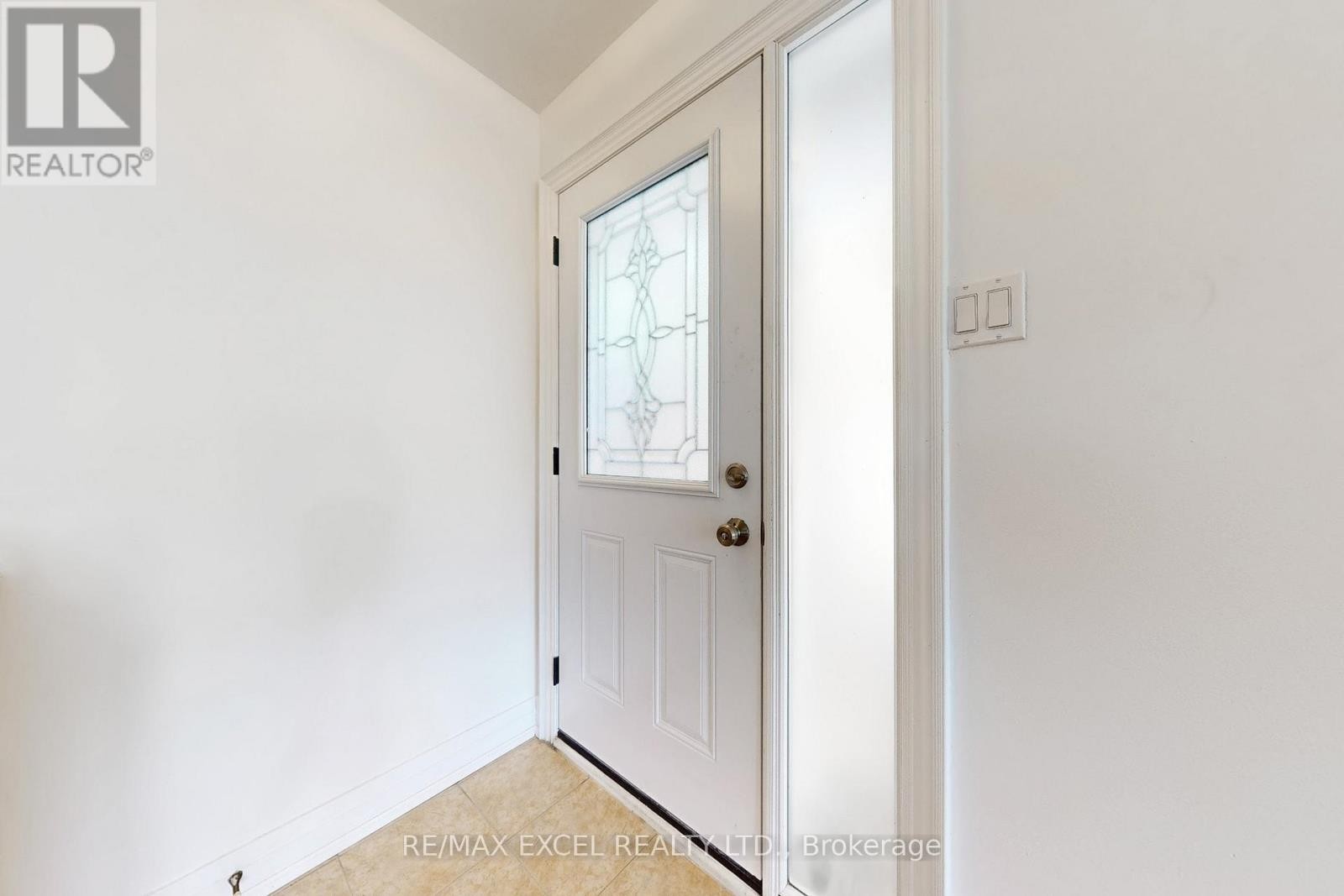 












195 ROYWOOD DRIVE

,
Toronto (Parkwoods-Donalda),




Ontario
M3A2E5

