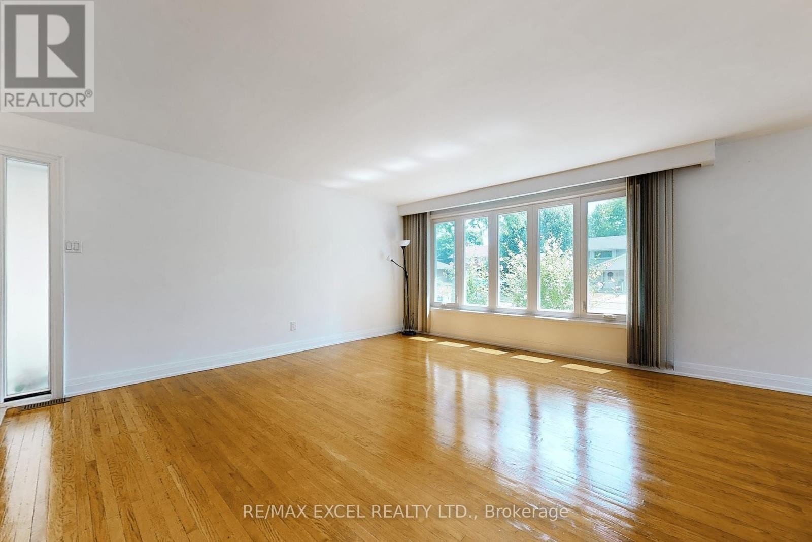 












195 ROYWOOD DRIVE

,
Toronto (Parkwoods-Donalda),




Ontario
M3A2E5

