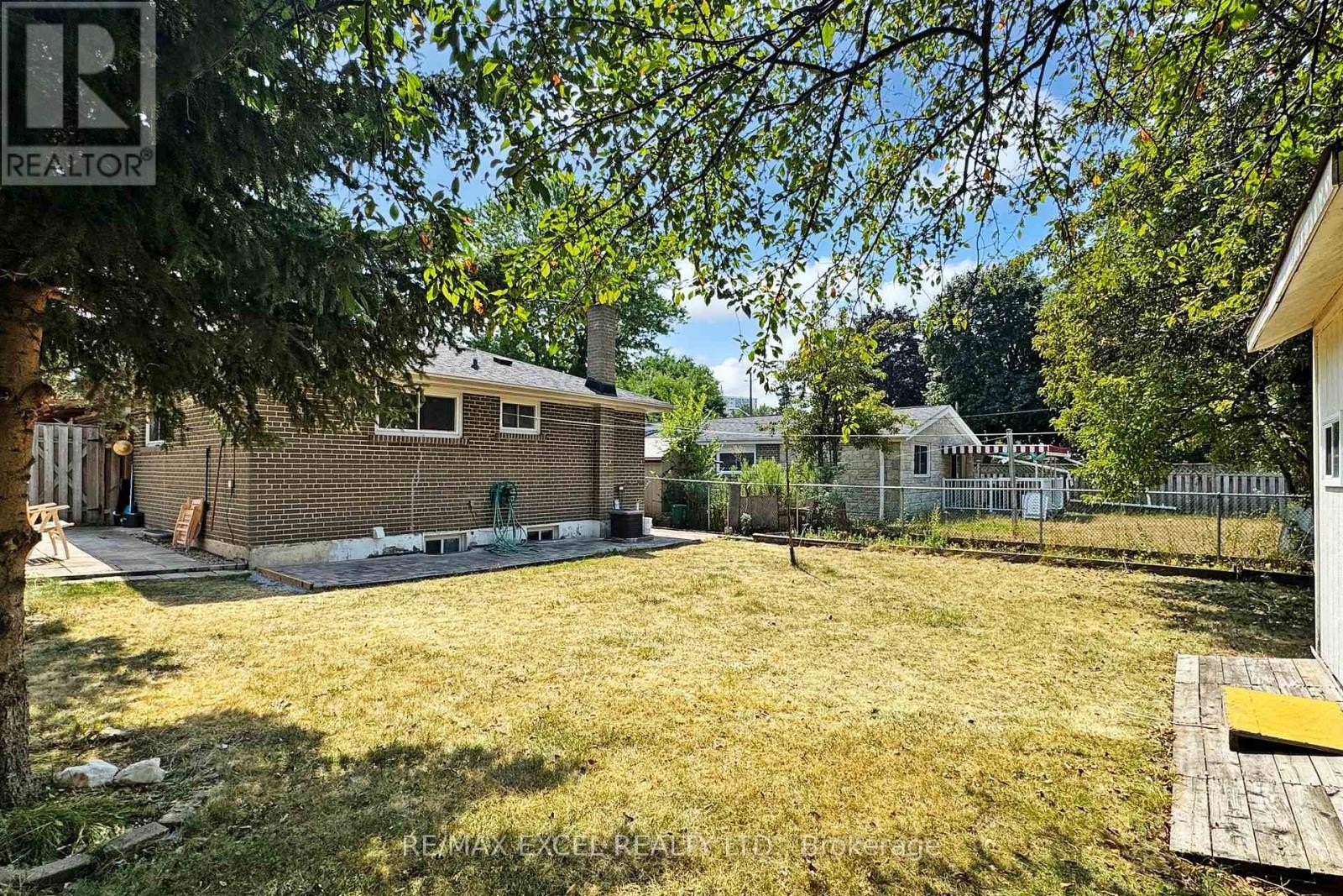












195 ROYWOOD DRIVE

,
Toronto (Parkwoods-Donalda),




Ontario
M3A2E5

