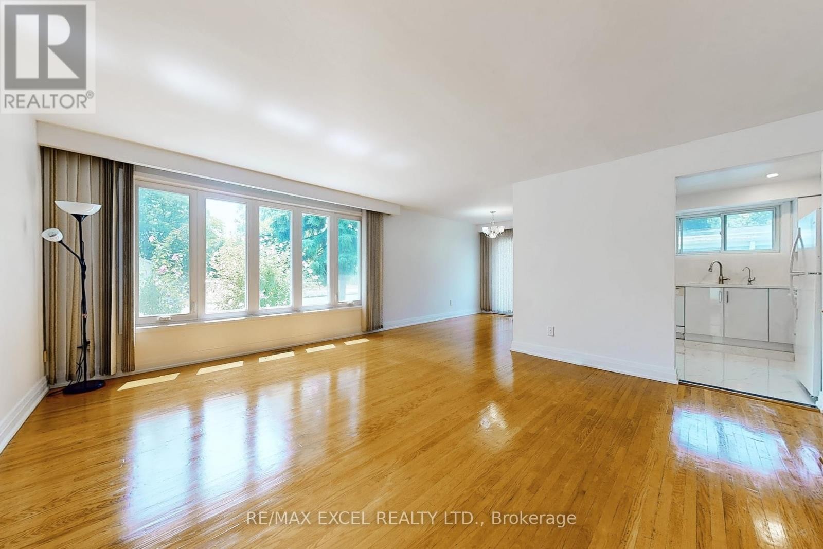 












195 ROYWOOD DRIVE

,
Toronto (Parkwoods-Donalda),




Ontario
M3A2E5

