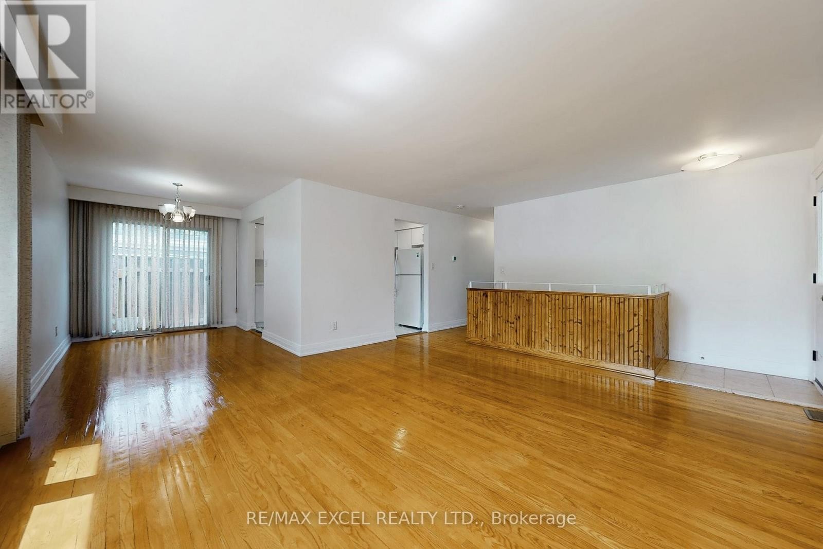 












195 ROYWOOD DRIVE

,
Toronto (Parkwoods-Donalda),




Ontario
M3A2E5

