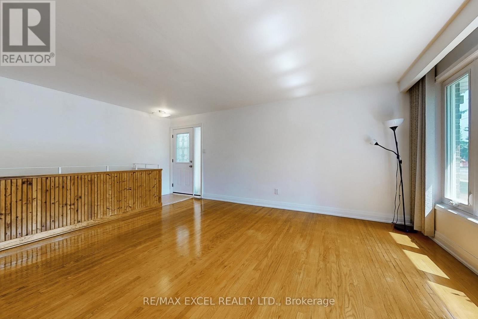 












195 ROYWOOD DRIVE

,
Toronto (Parkwoods-Donalda),




Ontario
M3A2E5

