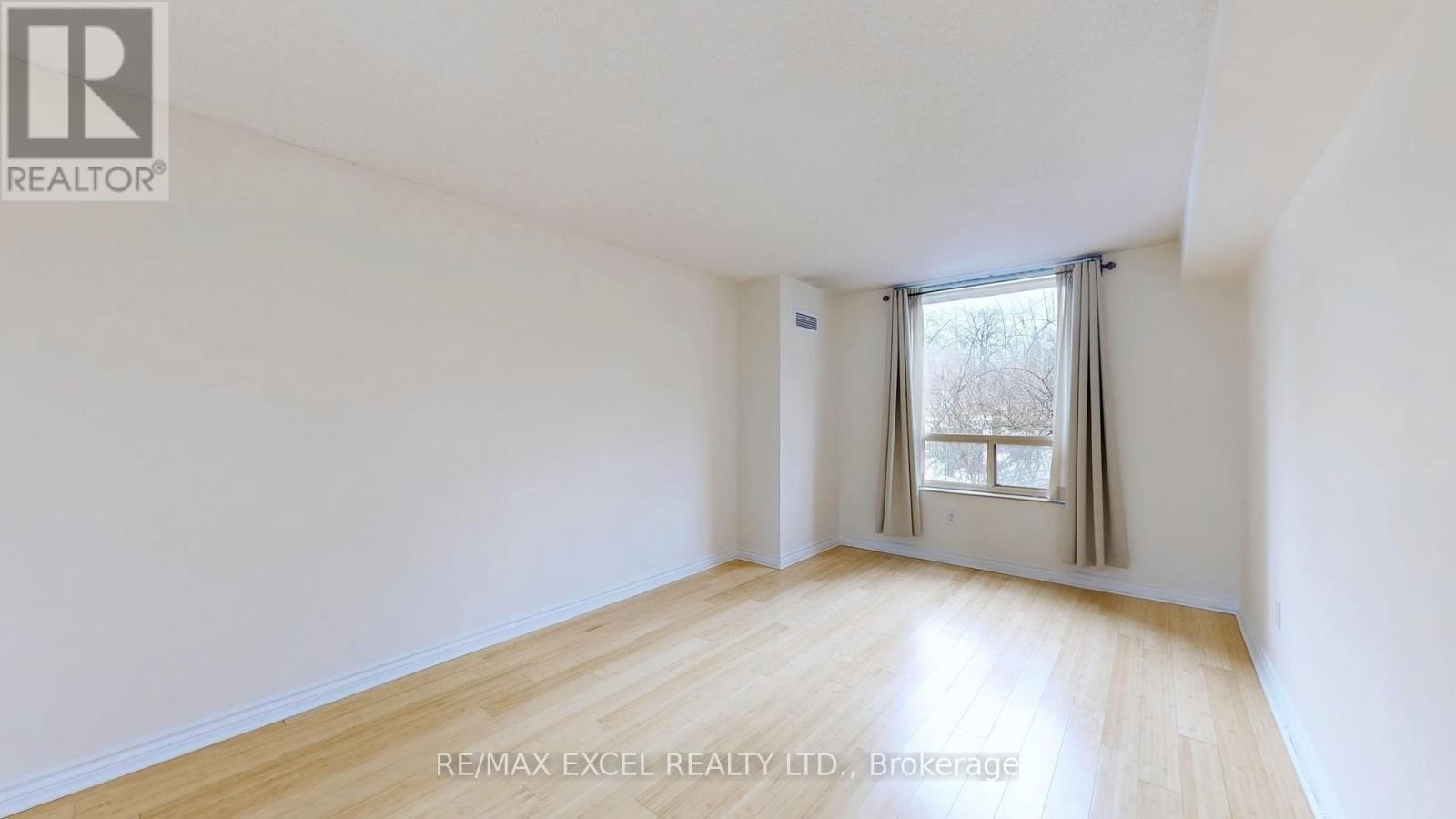 












111 - 1210 DON MILLS ROAD

,
Toronto (Banbury-Don Mills),




Ontario
M3B3N9

