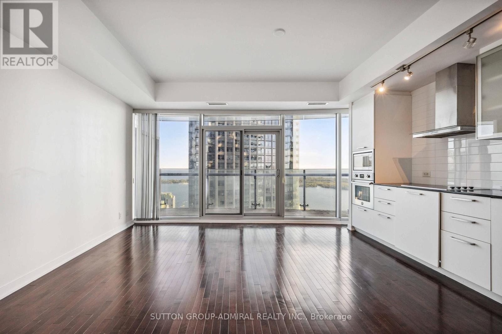 












4704 - 14 YORK STREET

,
Toronto (Waterfront Communities),




Ontario
M5J0B1

