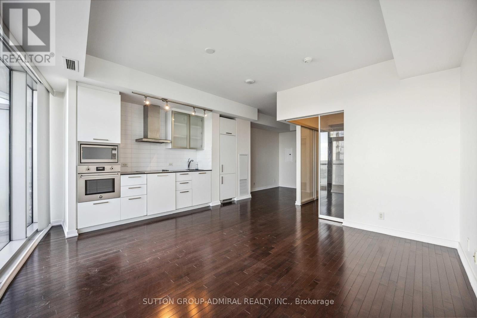 












4704 - 14 YORK STREET

,
Toronto (Waterfront Communities),




Ontario
M5J0B1

