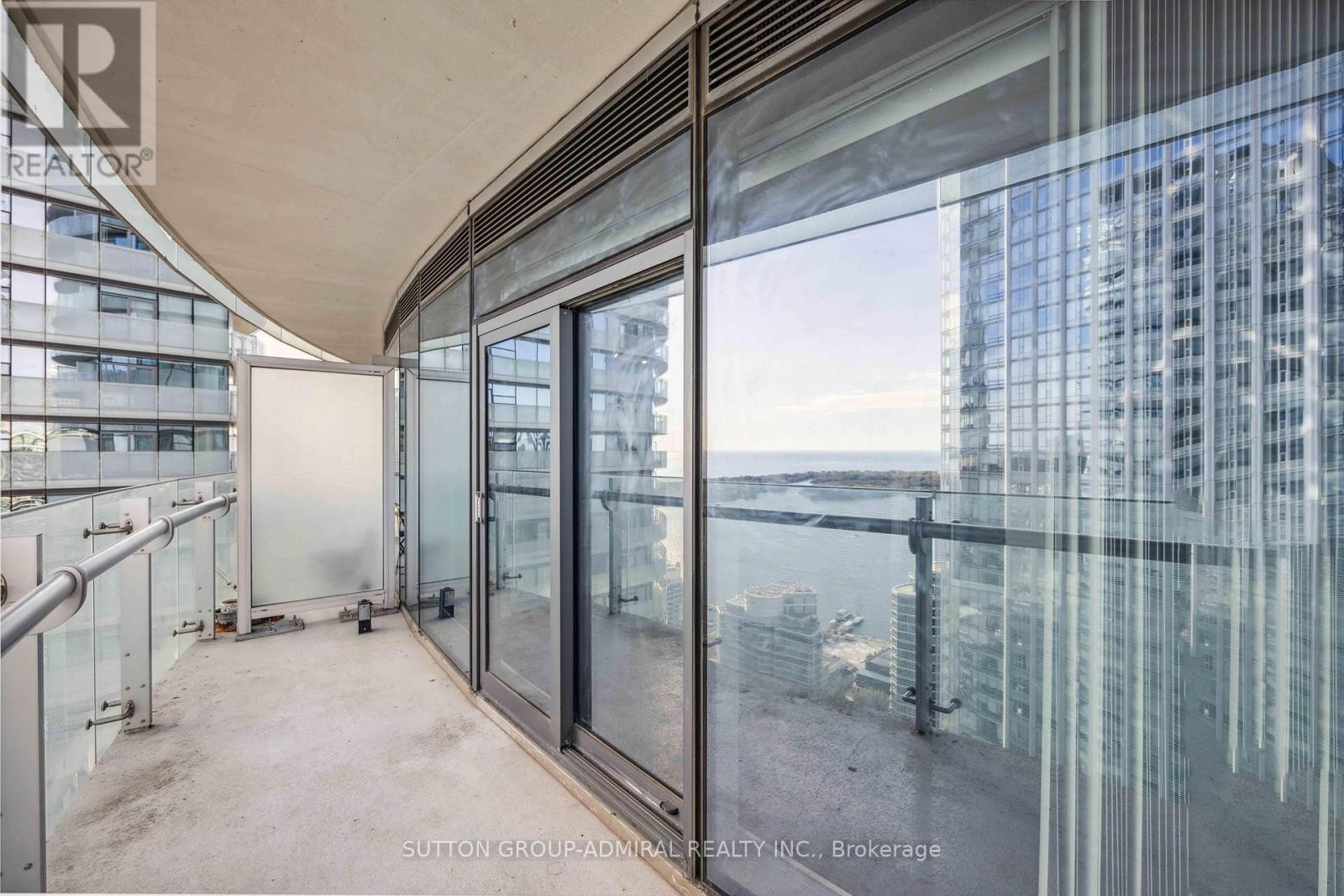 












4704 - 14 YORK STREET

,
Toronto (Waterfront Communities),




Ontario
M5J0B1

